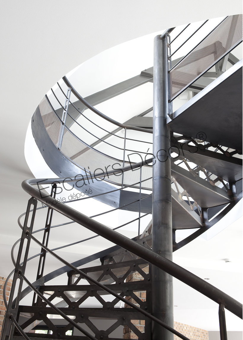 Photo DH88 - SPIR'DÉCO® San Francisco. Escalier sur 2 niveaux hélicoïdal d'intérieur en acier au design industriel pour une décoration de caractère. Vue 6